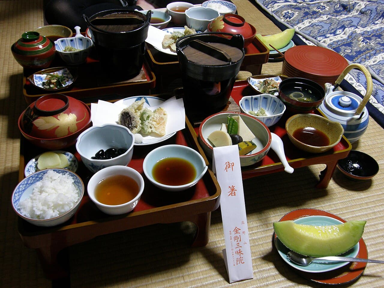 篩月(天龍寺) — 季節の精進料理コース(漆器盛り)