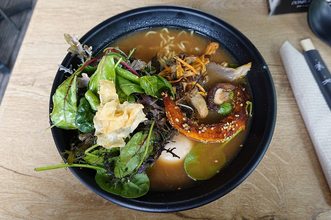 Gluten Free T's Kitchen — 米粉饺子与味噌黄油玉米拉面